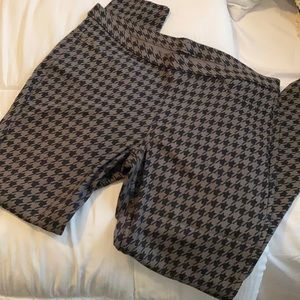 Hue leggings are life! Checkered and comfy!